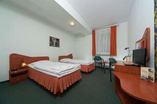 Отель Hotel Relax Мурована-Гослина Двухместный номер с 2 отдельными кроватями-1